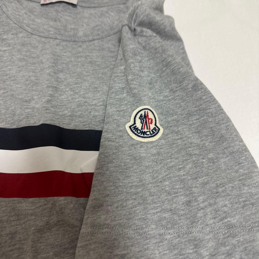 MONCLER グレー ストライプ Tシャツ