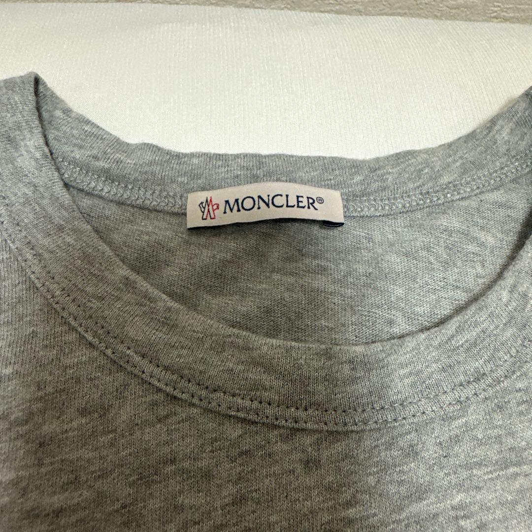 MONCLER グレー ストライプ Tシャツ