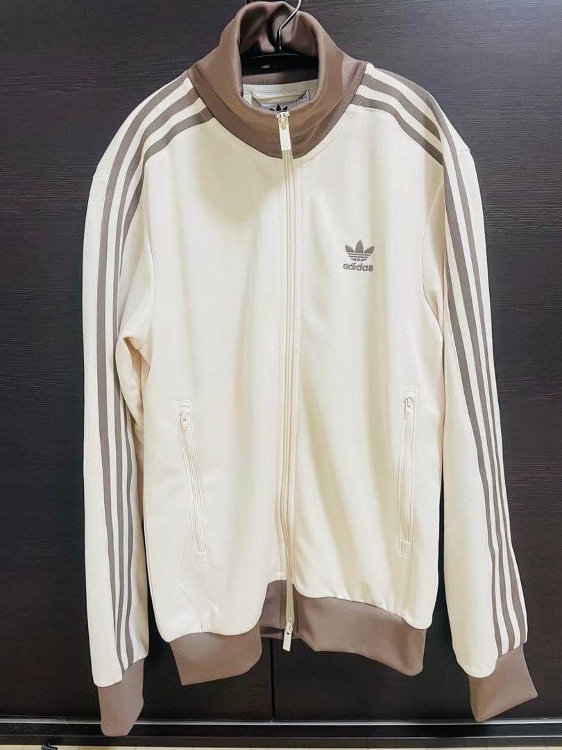 adidas アイボリー ジャージ