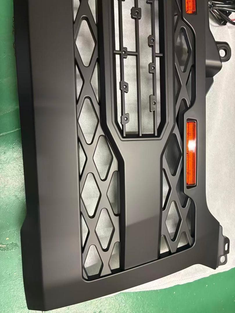 最新版ハイエース 標準ボディ用 グリル LEDマーカーセット オフロード