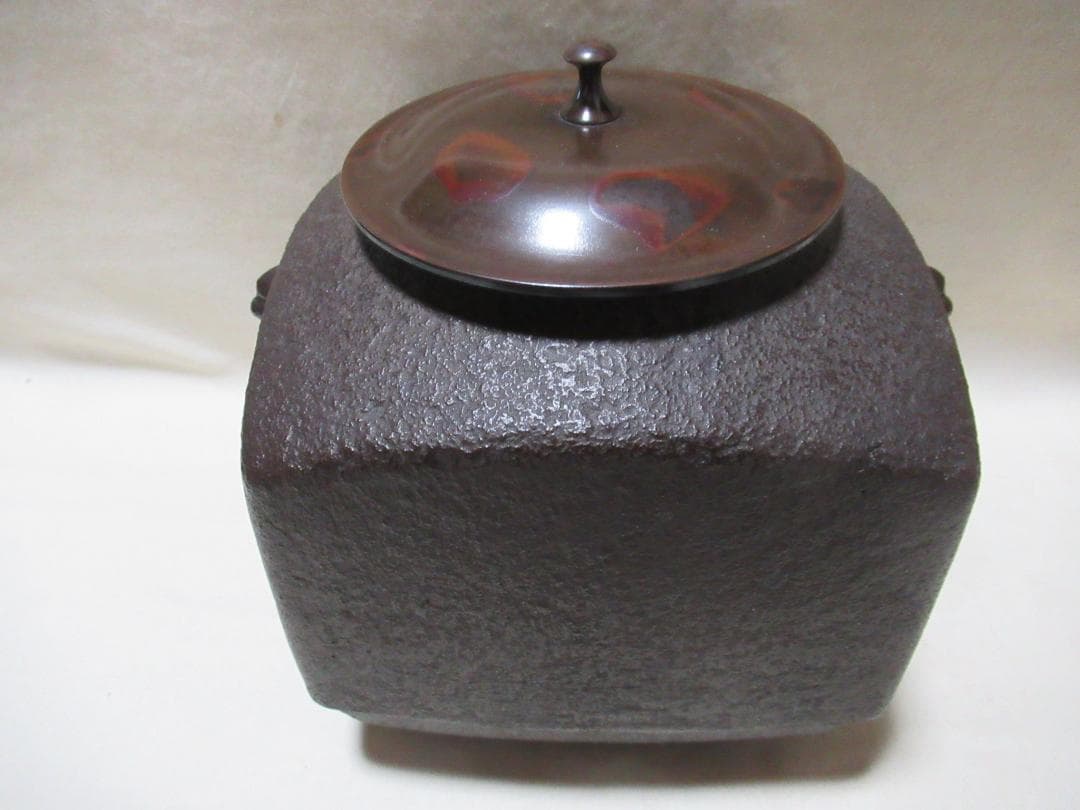 茶釜　利休好　四方釜　蓋２枚（銅蓋　鉄蓋）共箱