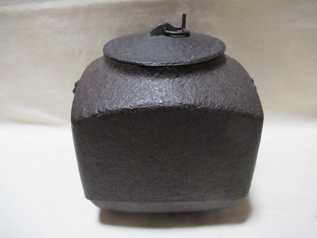 茶釜　利休好　四方釜　蓋２枚（銅蓋　鉄蓋）共箱