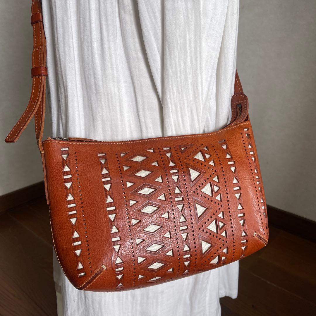 ◇ 美品 genten ゲンテン カットワークレザーショルダーバッグ ブラウン◇