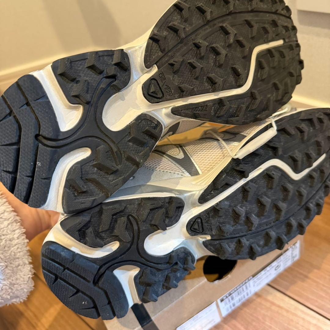 箱、タグ付　未使用に近いSALOMON XT-WHISPER 23cmシルバー