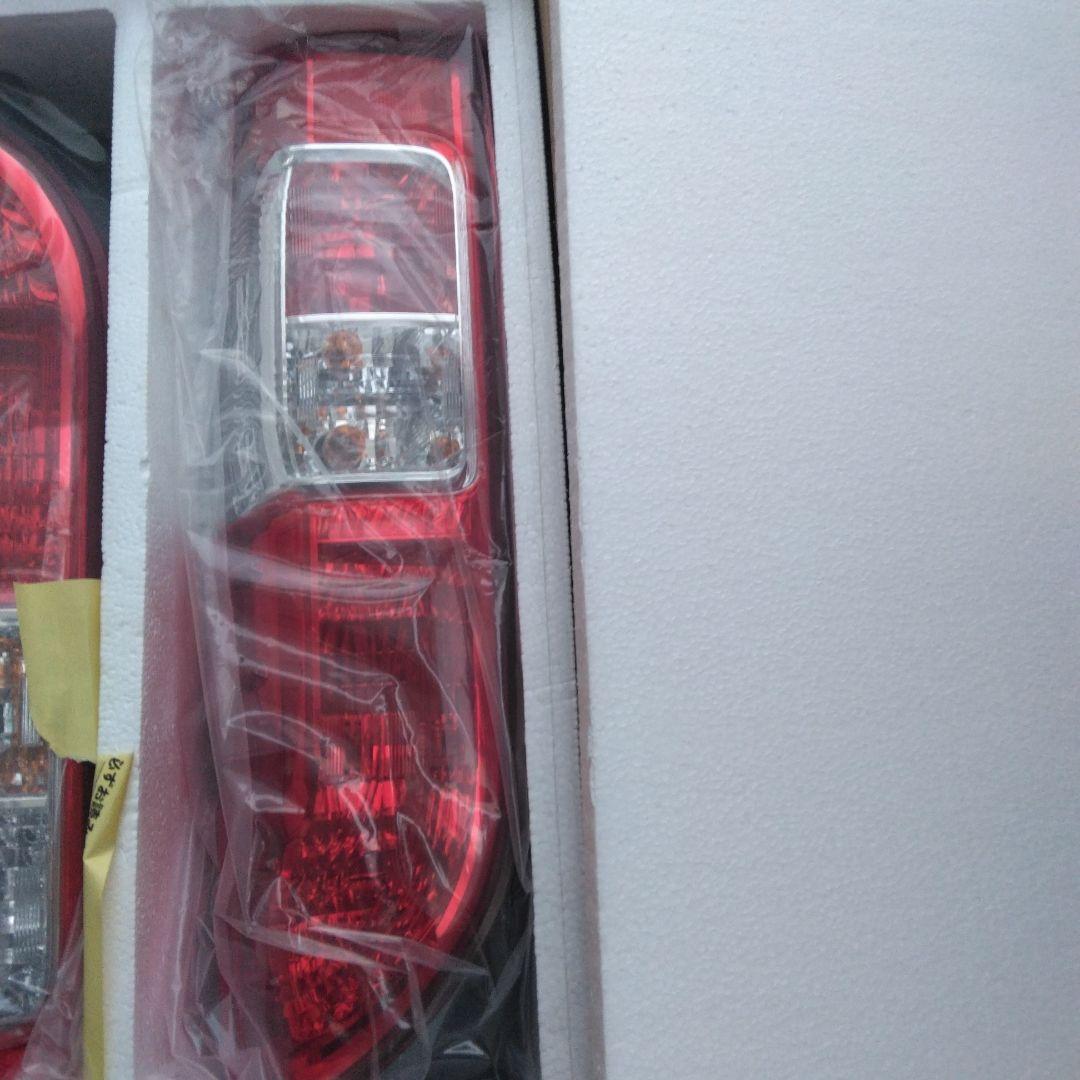 ハイエース７型純正テールランプ