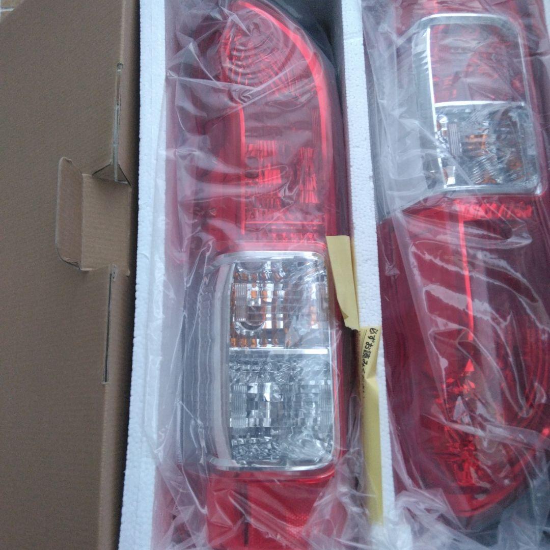 ハイエース７型純正テールランプ