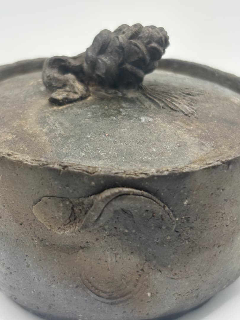 初代大饗仁堂作　松笠摘宝瓶