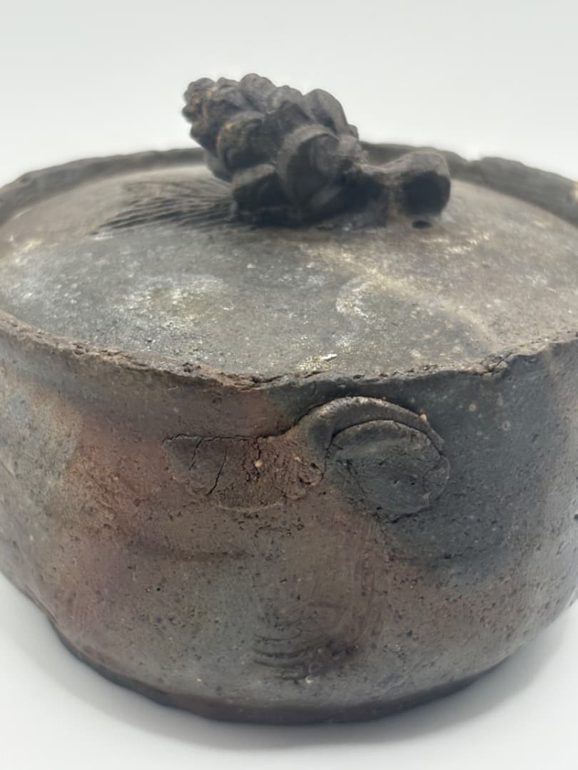 初代大饗仁堂作　松笠摘宝瓶