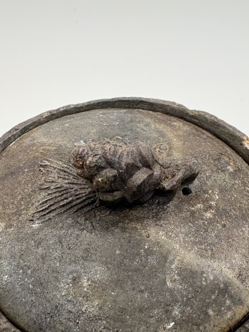 初代大饗仁堂作　松笠摘宝瓶