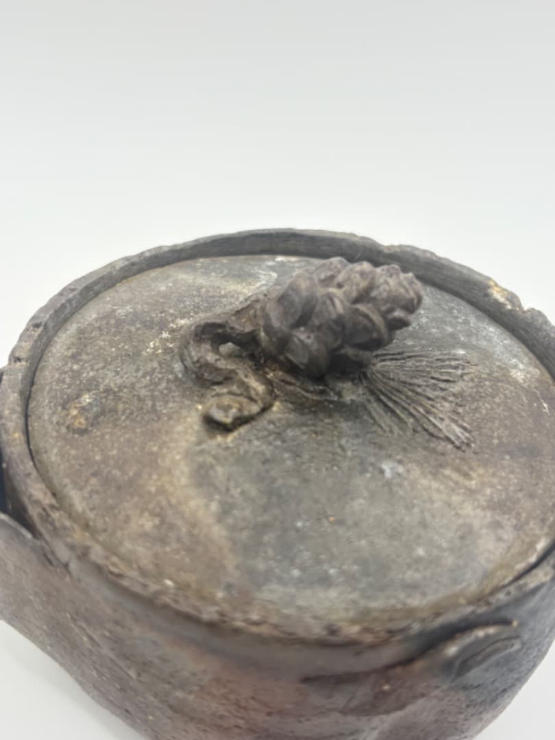 初代大饗仁堂作　松笠摘宝瓶