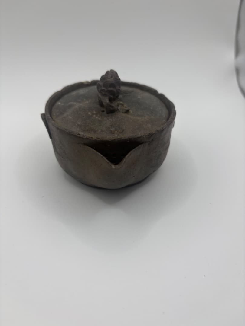 初代大饗仁堂作　松笠摘宝瓶