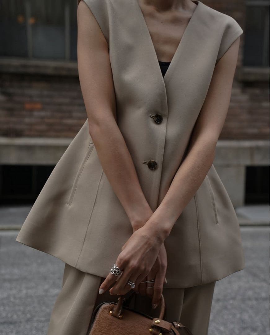 本日限定7,000円値下げ！！完売商品 ellie コクーンジレ ベージュ