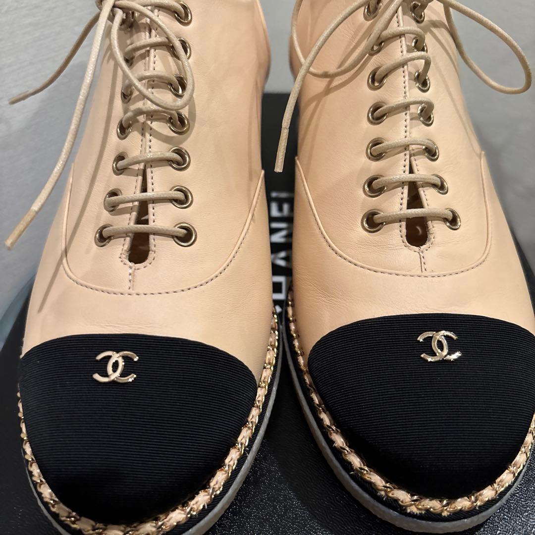 CHANEL ベージュ/黒 レースアップスニーカー37サイズ