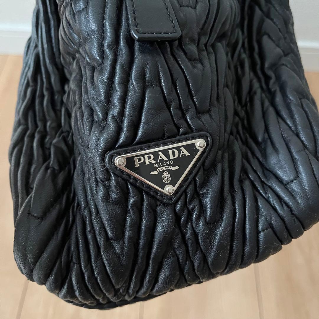 PRADA ビジネスバッグ　ギャザー キルティング　ブラック　三角プレート