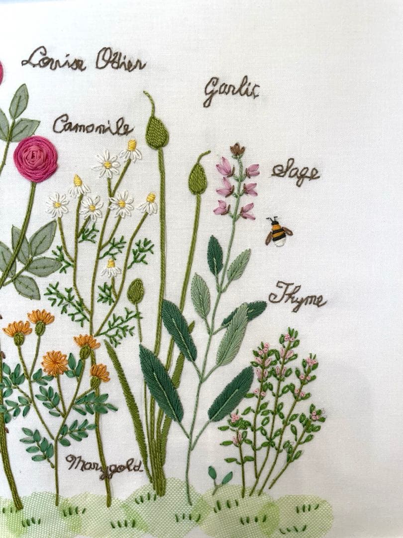 青木和子　刺繍　完成品　「ローズ&ハーブガーデン」　バラの咲く庭　⑩