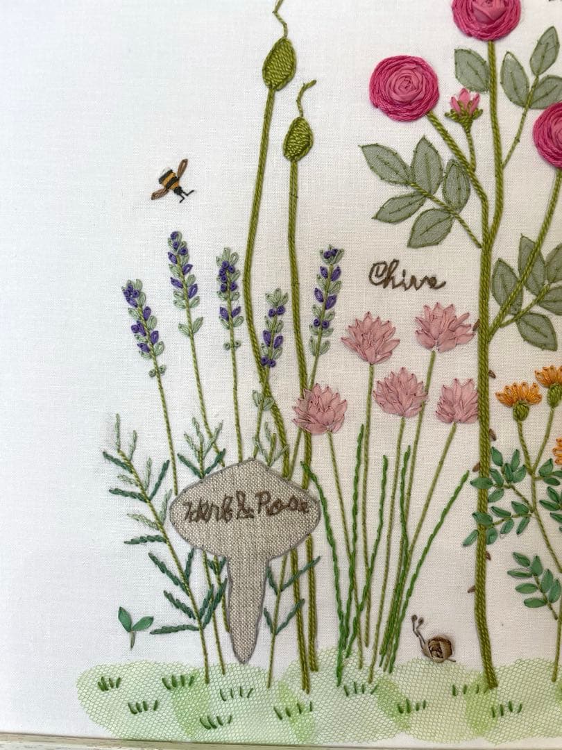 青木和子　刺繍　完成品　「ローズ&ハーブガーデン」　バラの咲く庭　⑩