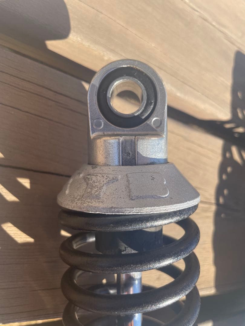 KYB カヤバ TGS325 リアサスペンション SR400