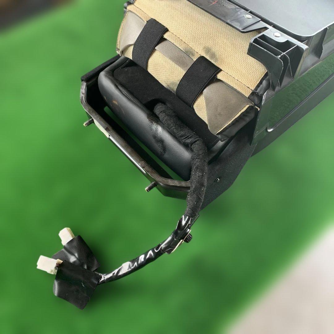 シーマくん　セルシオ　純正リアセンターコンソールスイッチ付き　中古品