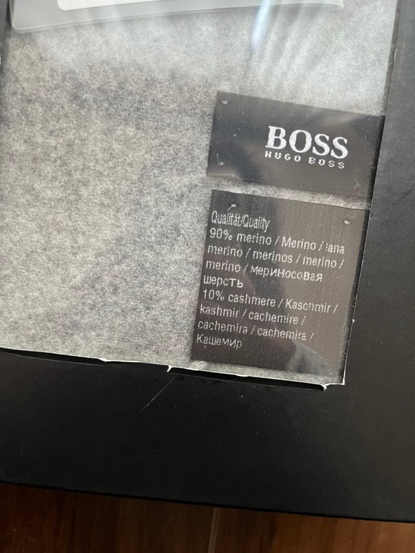 新品未使用★hugo boss マフラー メンズ　箱入り