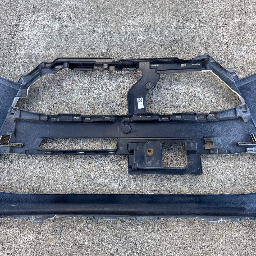 ダイハツ　タント　LA650 フロントバンパーカバー 白