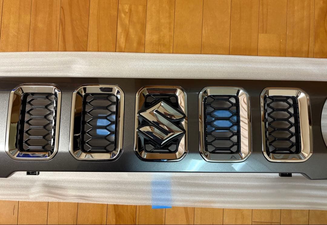 SUZUKI ジムニーノマド 純正フロントグリル