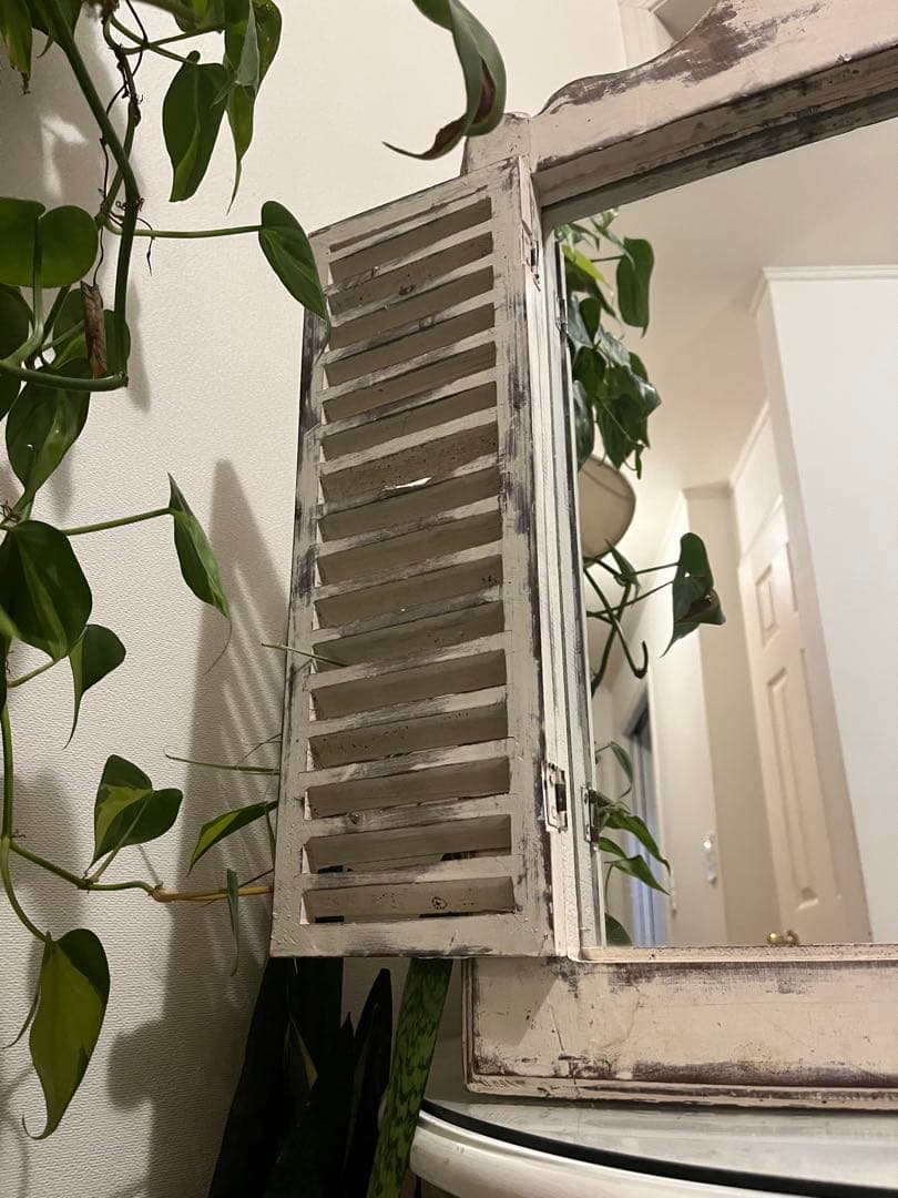 ウォールミラー シャビー 扉タイプ 白系