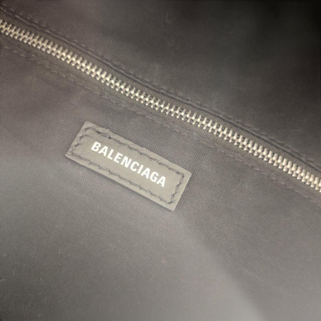 BALENCIAGA ブラックバックパックリュックサック黒色バレンシアガレザー