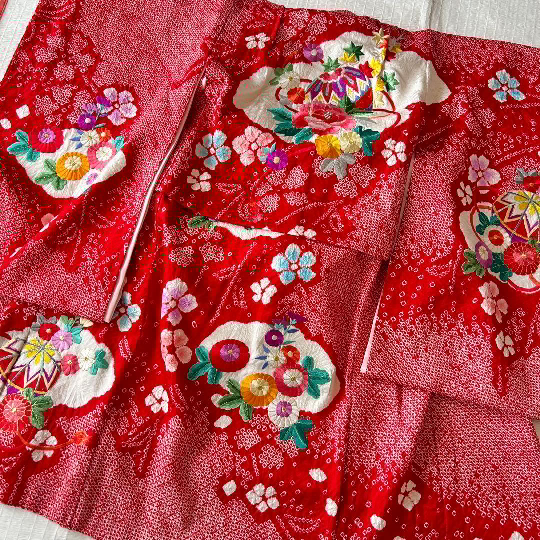 七五三 3歳 総絞り 着物 正絹 被布 三歳 赤 草履 753 金駒刺繍 赤白