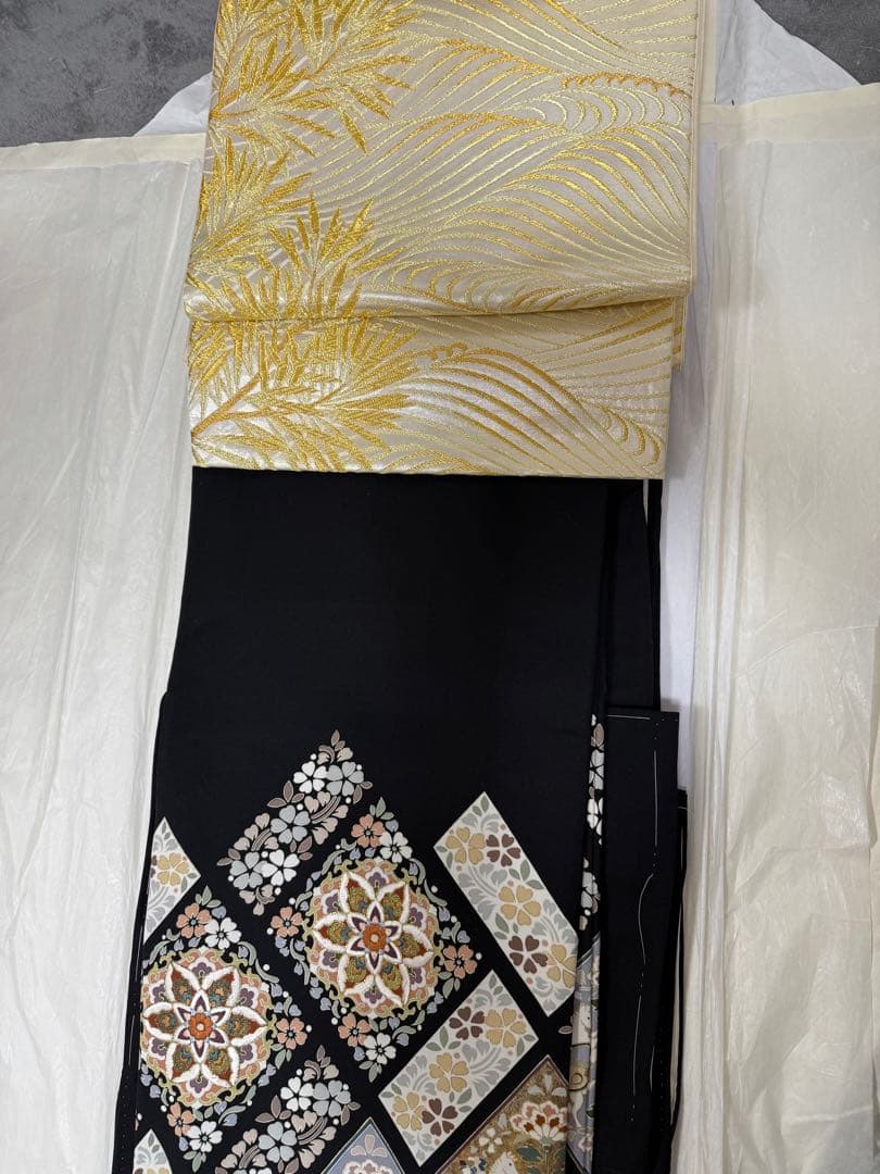 刺繍黒留袖しつけ付き北出与三郎本袋帯