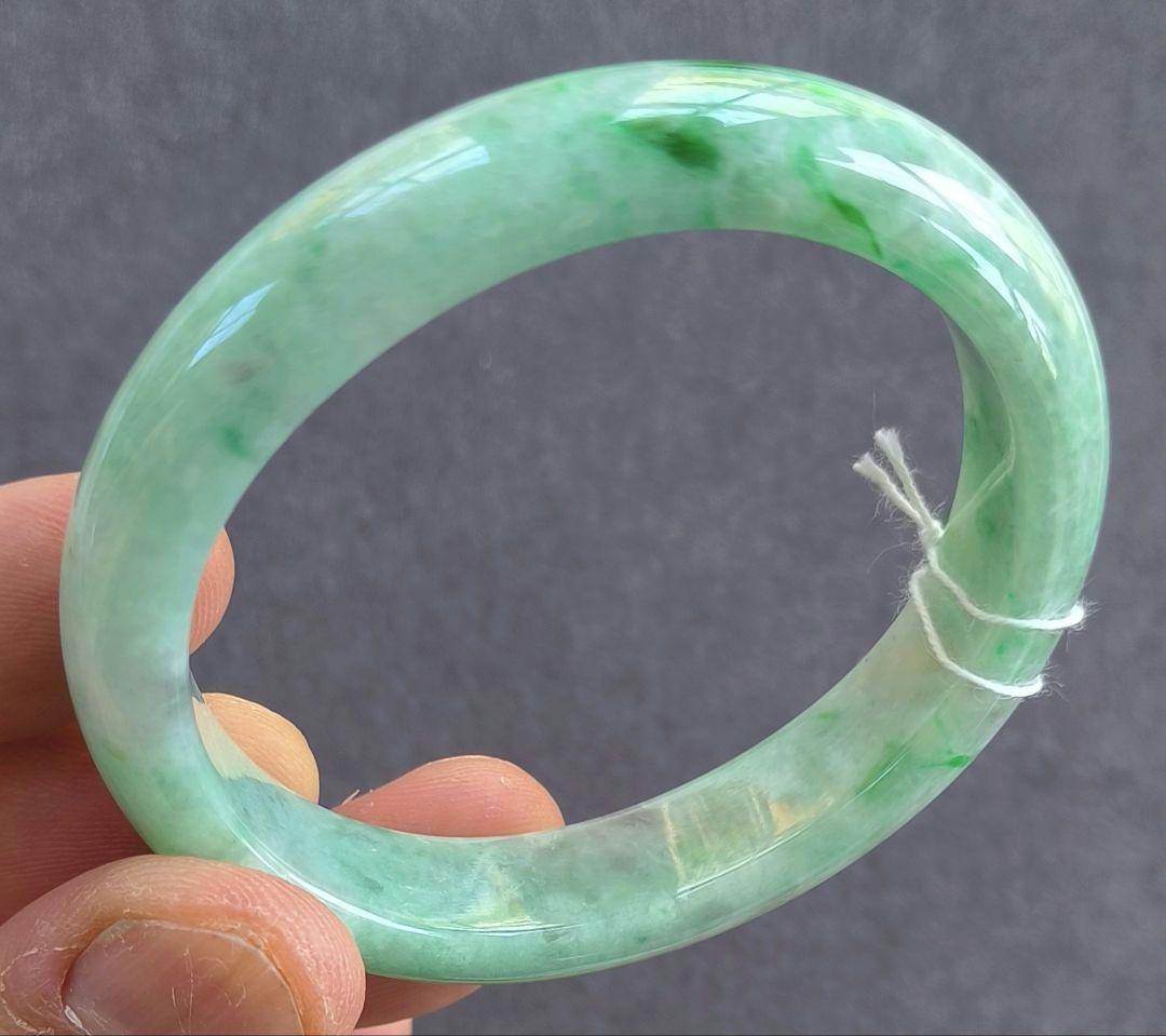【日本鑑別書付】ミャンマー産本翡翠の貴妃バングル(内径55×48ミリ弱)5790