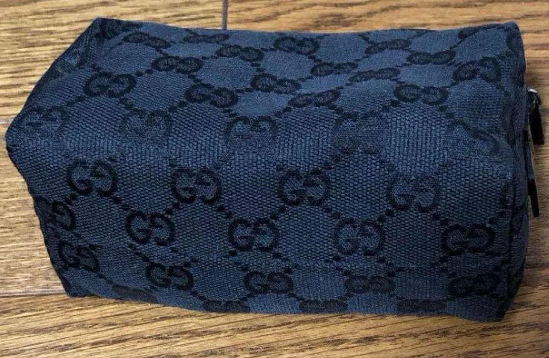 新品未使用　GUCCIのポーチ