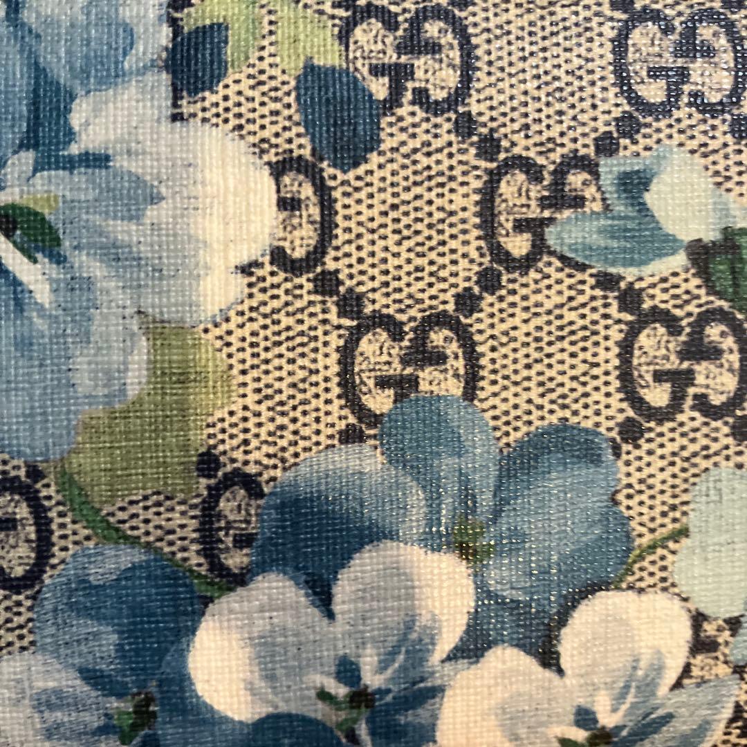 GUCCI フラワーパターン 長財布