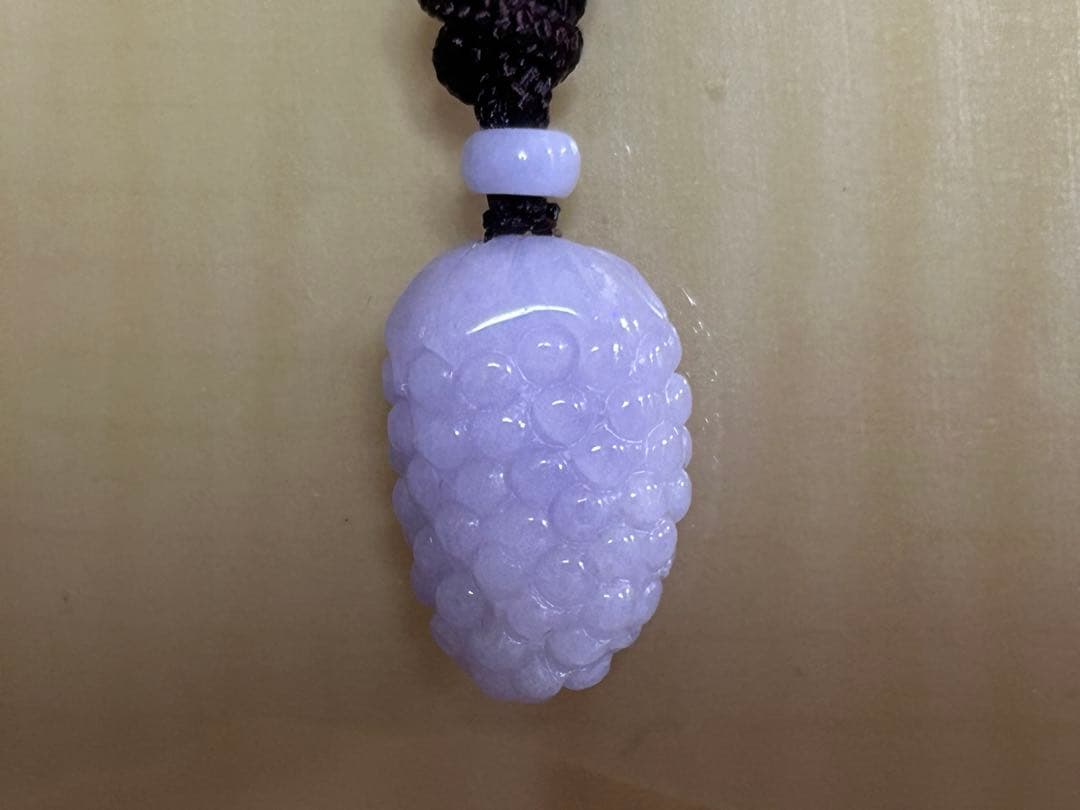 （稀少新品）小葡萄 天然本翡翠 ラベンダー翡翠彫刻品