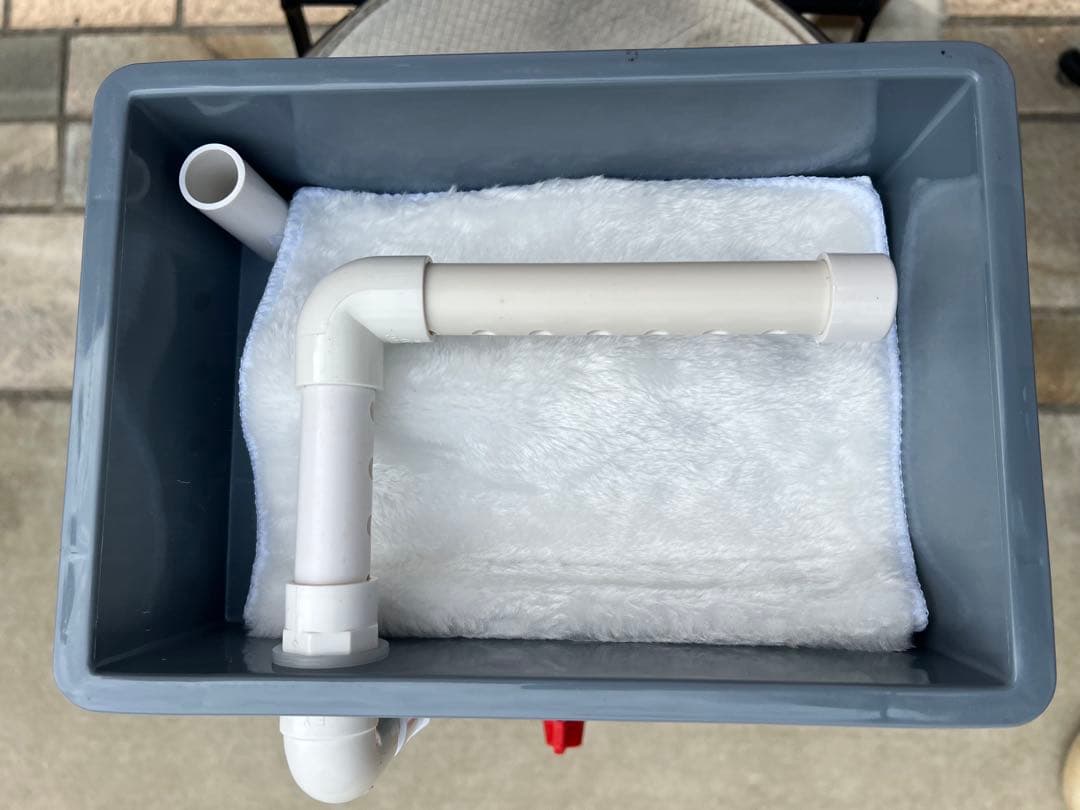 【ぱげ様】専用10w水中ポンプ付きろ過水槽と100本角棒ろ材