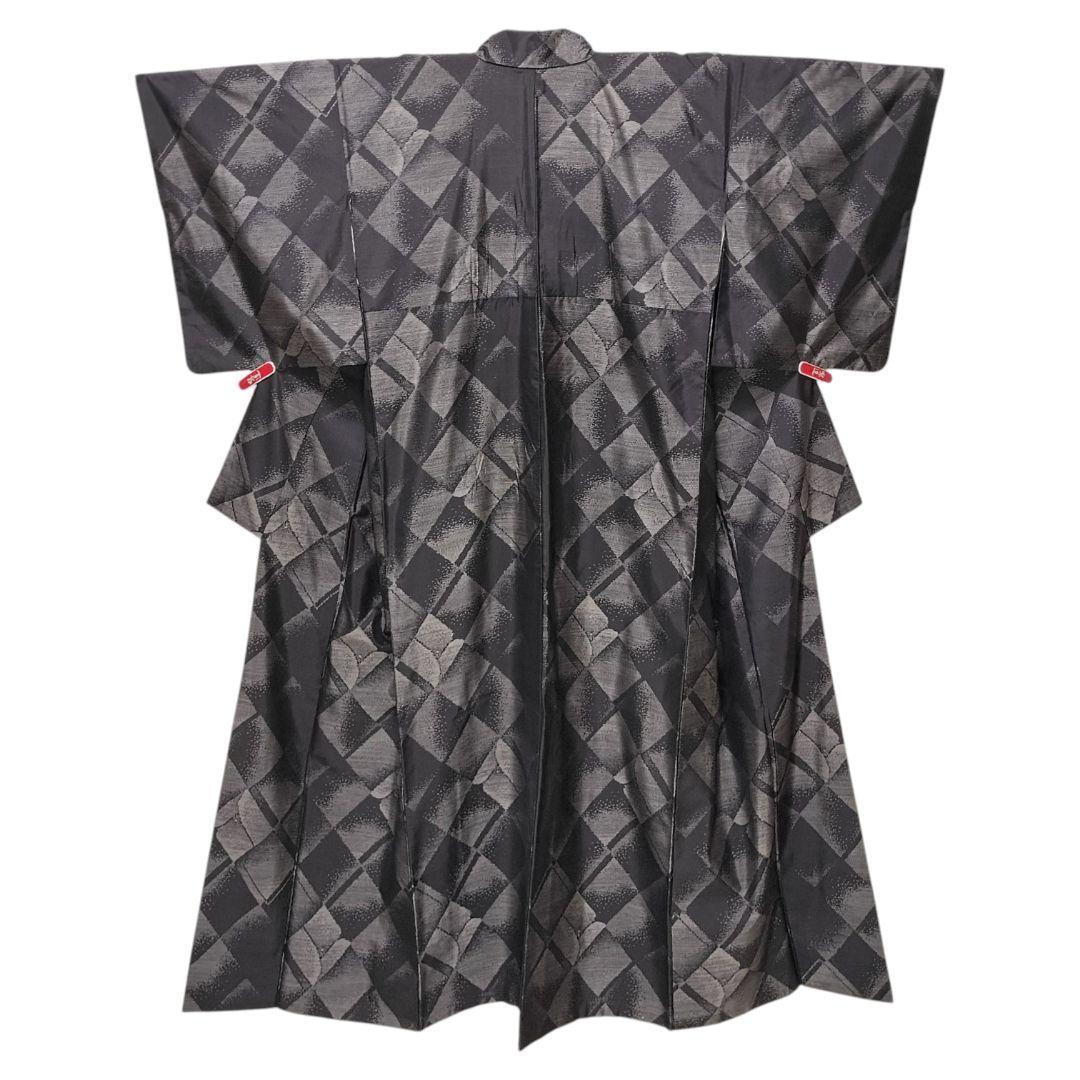 【本場大島紬】 斜め格子模様 菱　ダイヤ　正絹　カジュアル　黒　織り　紬　美品