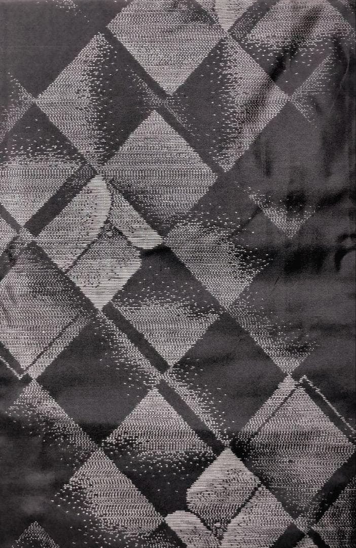 【本場大島紬】 斜め格子模様 菱　ダイヤ　正絹　カジュアル　黒　織り　紬　美品