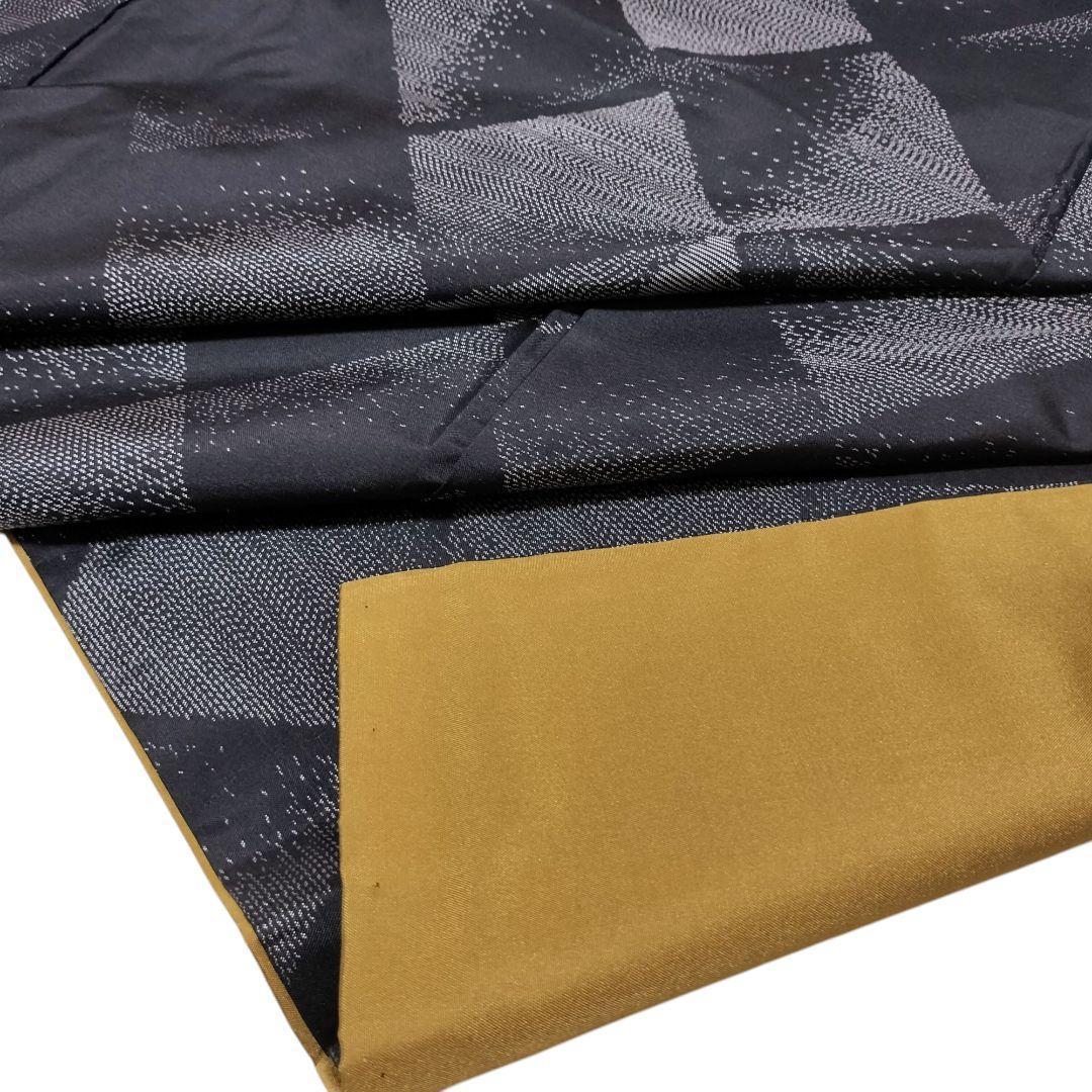 【本場大島紬】 斜め格子模様 菱　ダイヤ　正絹　カジュアル　黒　織り　紬　美品