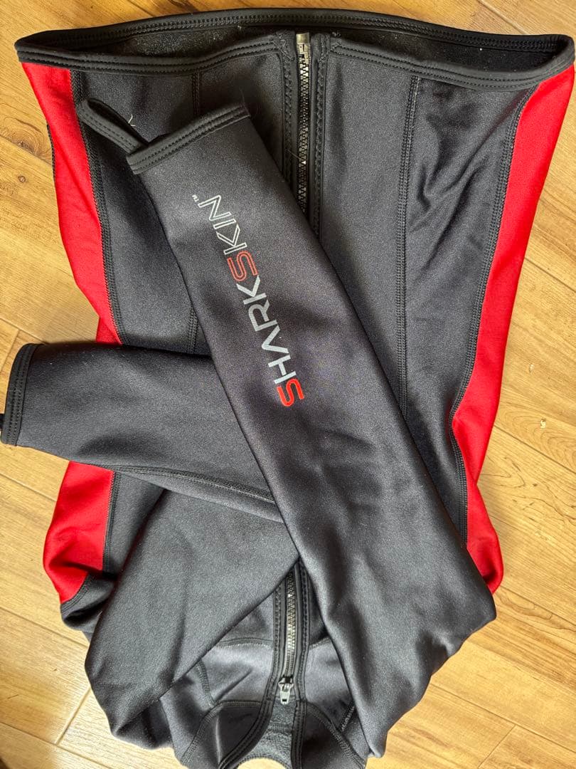 SHARKSKIN フルジッパーウェットスーツ 黒/赤