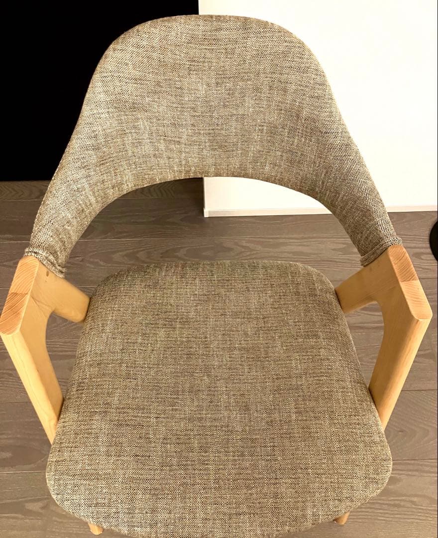 美品 天然木 無垢 ダイニングチェア 椅子 一脚 ブラス 木製脚 ベージュ張地