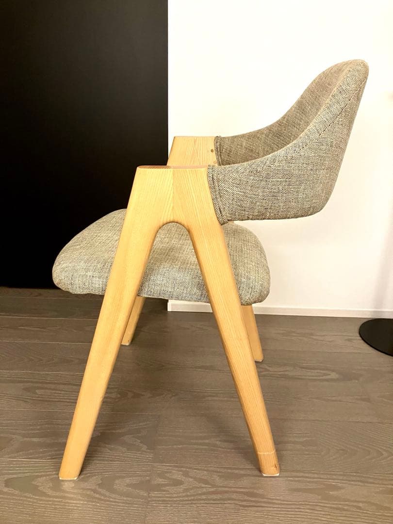 美品 天然木 無垢 ダイニングチェア 椅子 一脚 ブラス 木製脚 ベージュ張地