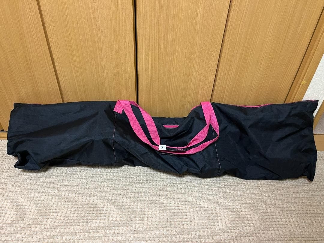 女性用スノーボード　141 cm ピンクと黒のデザイン