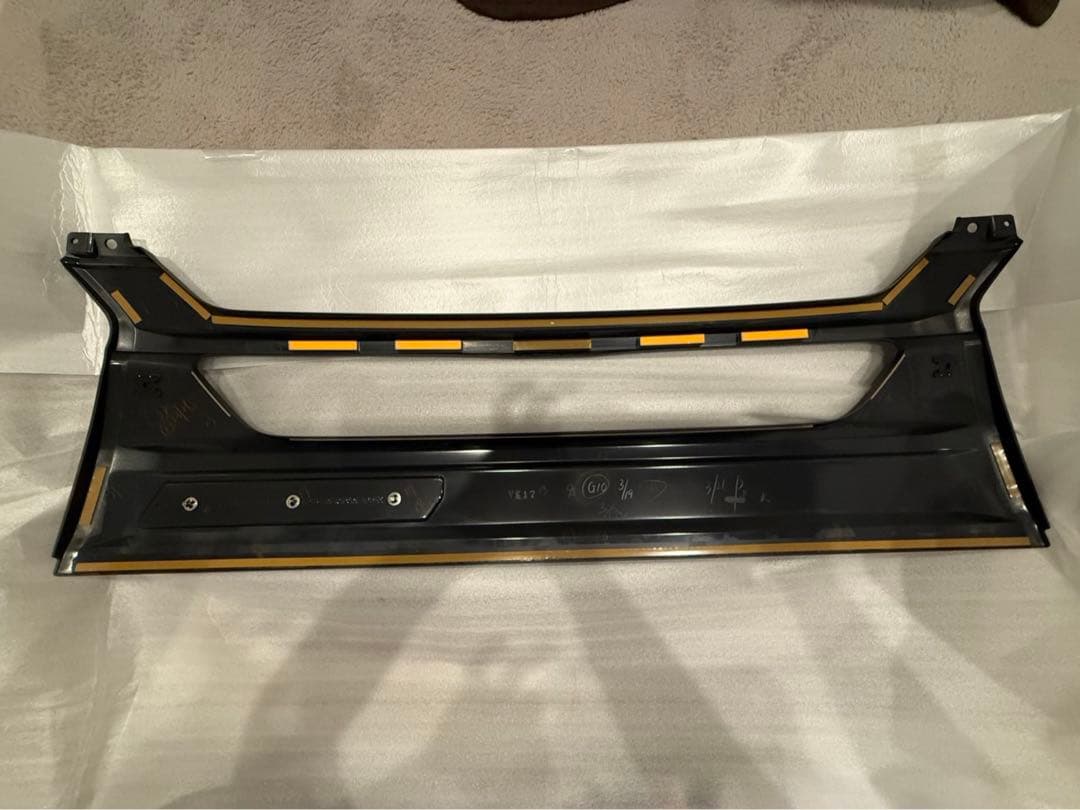 ハイエース　フロントグリル(標準ボディTOYOTAエンブレム)