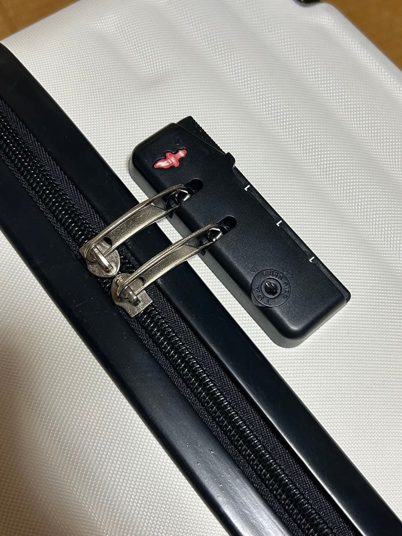 新品未使用未開封　スーツケースＬ　ホワイト