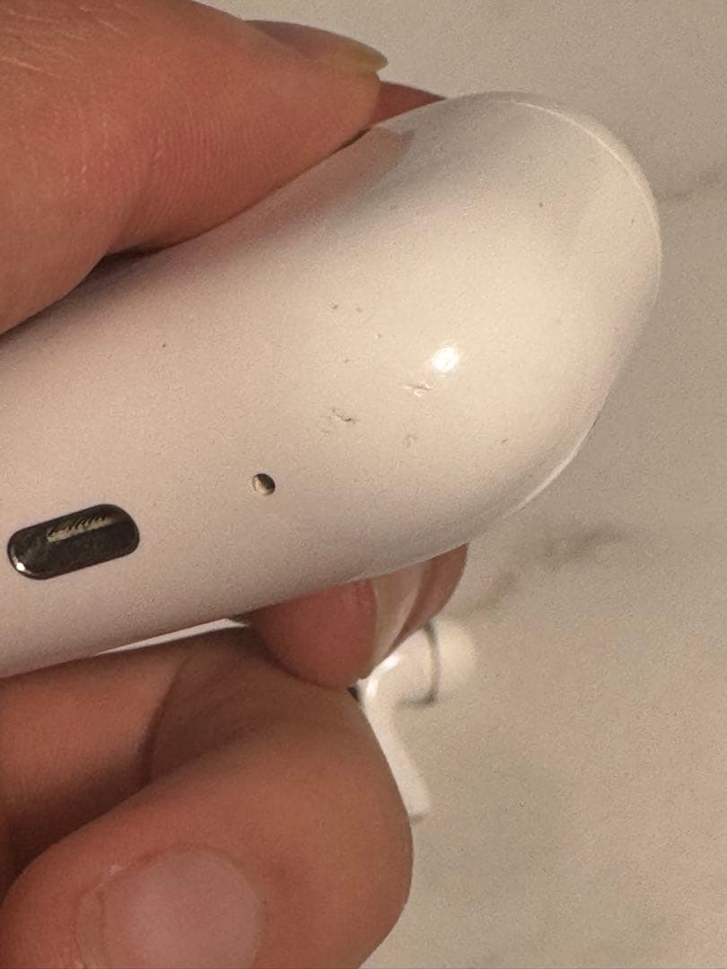 k*i様 AirPods pro 第二世代　本体 ホワイト 充電ケース付き