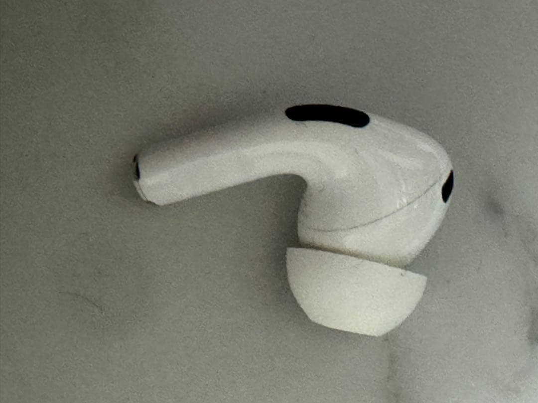 k*i様 AirPods pro 第二世代　本体 ホワイト 充電ケース付き