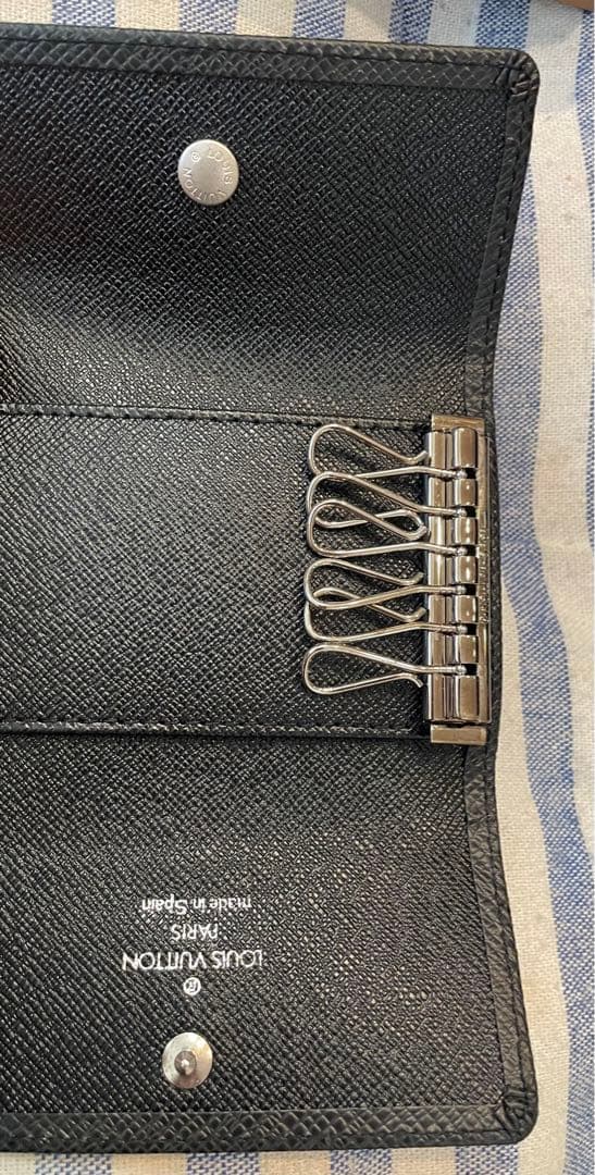 新品未使用箱付き　ルイ ヴィトン キーケース タイガ黒　ミュルティクレ6 正規品