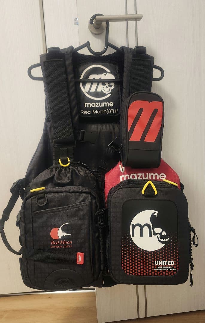 mazume Red Moon ブラック 8TH フィッシングベスト