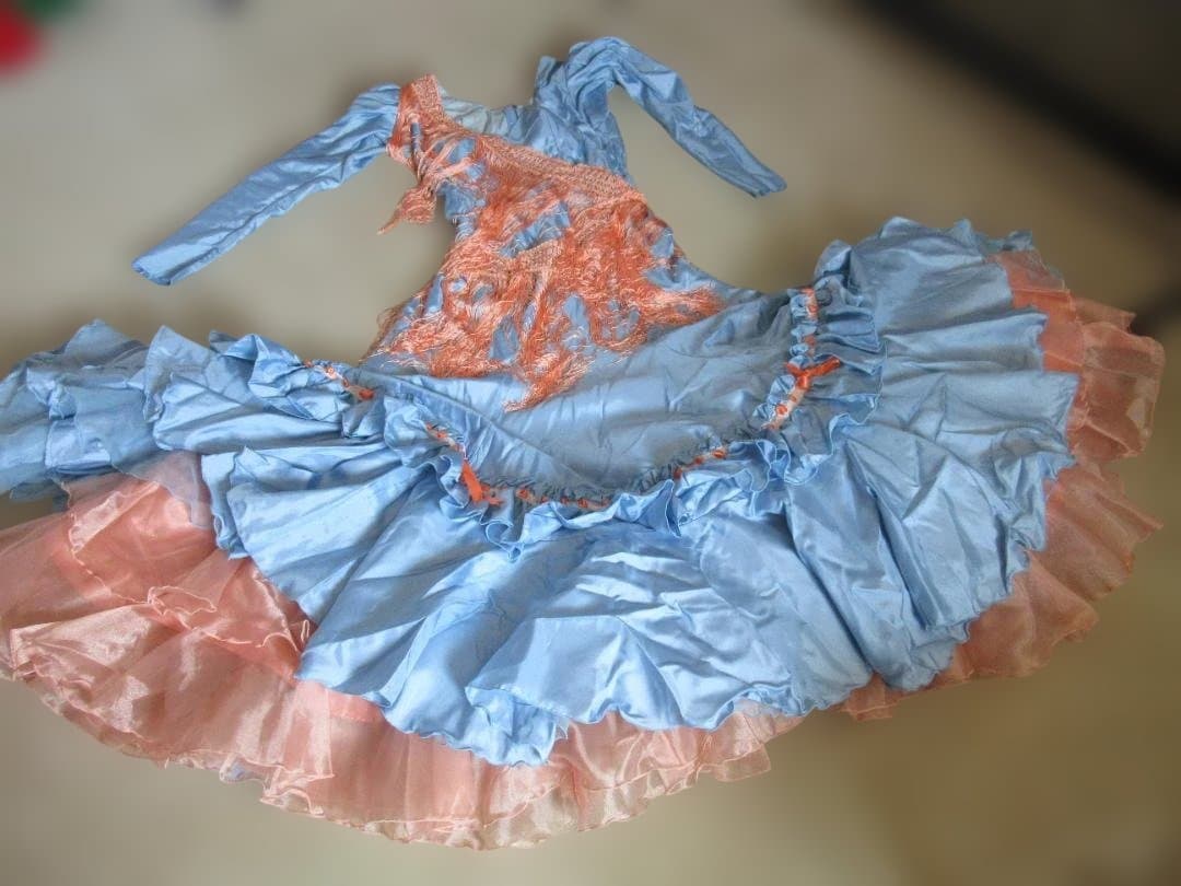 フラメンコドレス 水色ワンピース　ピンクフリンジ付き