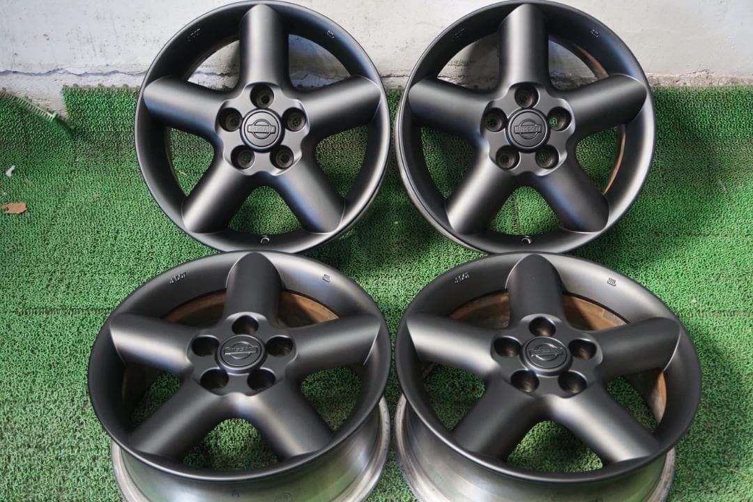 ニッサン純正　カスタムブラックエディション　エクストレイル　スタッドレス