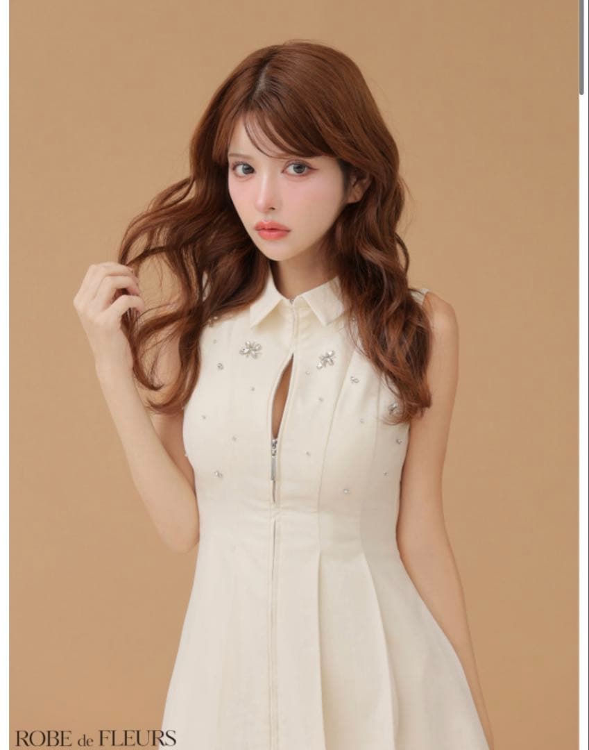 ローブドフルール 襟付きノースリーブフレアミニキャバドレス アイボリー Sサイズ